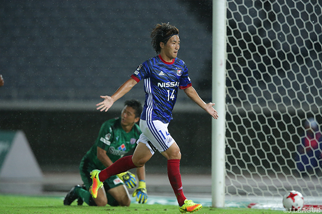 42分に今季2点目となる勝越しゴールを決めた天野 純（横浜FM）【明治安田Ｊ１ 第19節 横浜FMvs清水】
