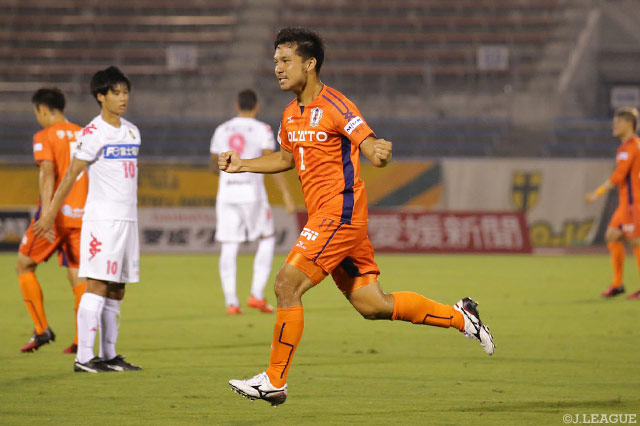 果敢な攻撃参加から決勝ゴールを決めた浦田 延尚（愛媛）【明治安田Ｊ２ 第25節 愛媛vs千葉】