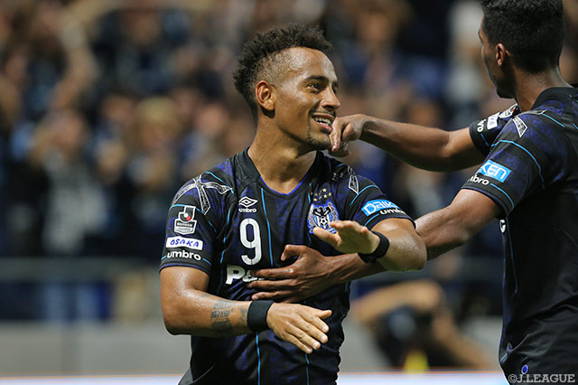 試合を決定づけるダメ押し点を挙げたアデミウソン（Ｇ大阪）【明治安田Ｊ１ 第19節 Ｇ大阪vsＣ大阪】