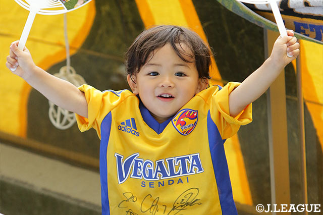 かわいらしい仙台の少年ファン【明治安田Ｊ１ 第19節 仙台vs柏】