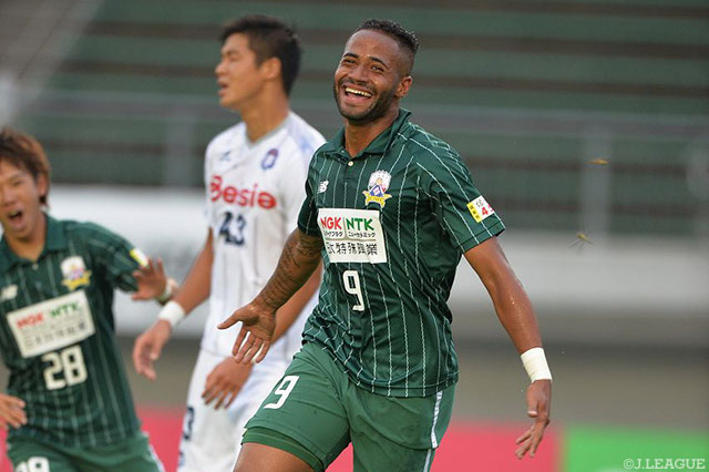 クリスチャンの今季2点目で幸先良く先制した岐阜【明治安田Ｊ２ 第25節 岐阜vs群馬】