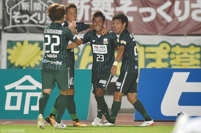 CKを直接決めて2点差とした小野 悠斗（岐阜 #23）【明治安田Ｊ２ 第25節 岐阜vs群馬】