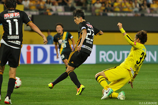 土壇場で起死回生の同点ゴールを決めた中野 嘉大（仙台）【明治安田Ｊ１ 第19節 仙台vs柏】