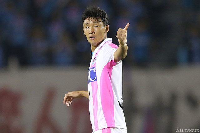 センターサークル内からのロングシュートで決勝点を奪取した趙 東建（鳥栖）【明治安田Ｊ１ 第19節 広島vs鳥栖】