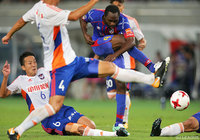 強引な突破から見事に同点弾を決めたピーター ウタカ（FC東京）【明治安田Ｊ１ 第19節 FC東京vs新潟】