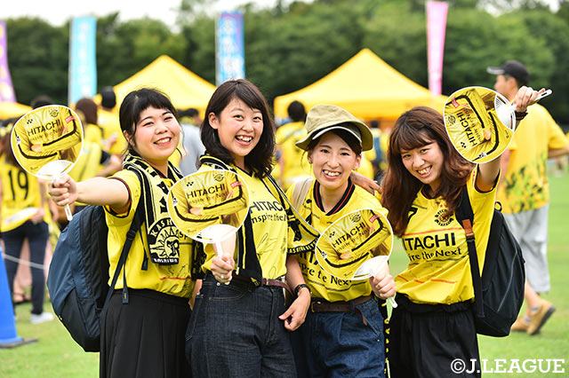 仲良し4人組、柏の勝利を全力サポート！【明治安田Ｊ１ 第20節 柏vs神戸】