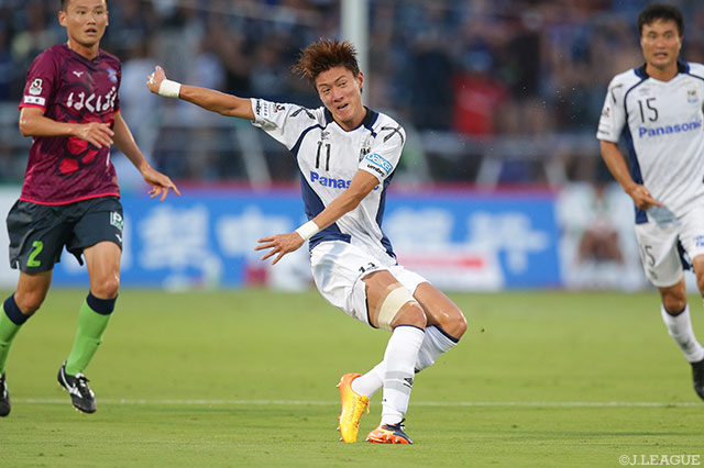 ロングシュートで2試合連続得点を狙ったファン ウィジョ（Ｇ大阪）【明治安田Ｊ１ 第20節 甲府vsＧ大阪】