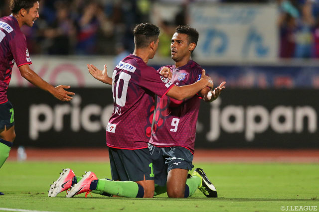 88分に値千金の決勝点を突き刺したウイルソン（甲府）【明治安田Ｊ１ 第20節 甲府vsＧ大阪】