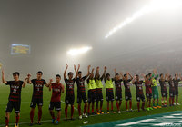 ホームでの快勝をファン・サポーターと喜ぶ鹿島の選手達【明治安田Ｊ１ 第20節 鹿島vs仙台】