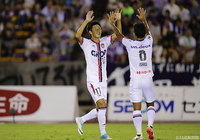 13分に左足で直接FKを決めたパク ヒョンジン（岡山）【明治安田Ｊ２ 第26節 京都vs岡山】