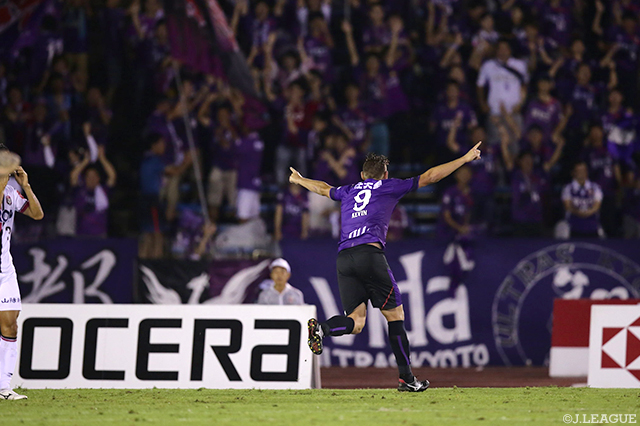 土壇場90+4分に同点ヘッドを決めたケヴィン オリス（京都）【明治安田Ｊ２ 第26節 京都vs岡山】