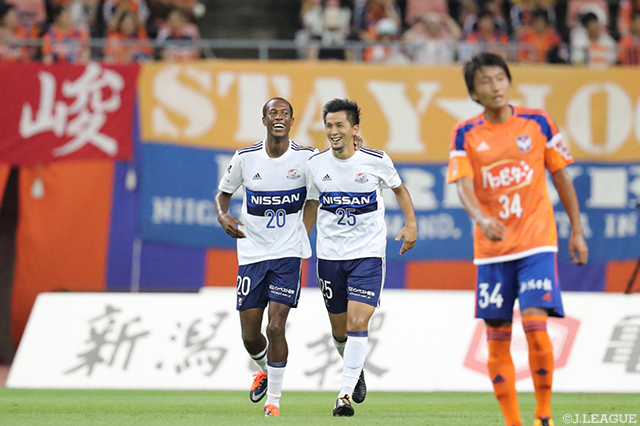 54分に右足で均衡を破る先制ゴールを決めたマルティノス（横浜FM）【明治安田Ｊ１ 第20節 新潟vs横浜FM】