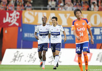 54分に右足で均衡を破る先制ゴールを決めたマルティノス（横浜FM）【明治安田Ｊ１ 第20節 新潟vs横浜FM】