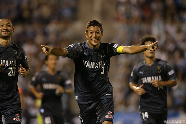 セットプレーから勝越しヘッドを決めた大井 健太郎（磐田）【明治安田Ｊ１ 第20節 磐田vs広島】