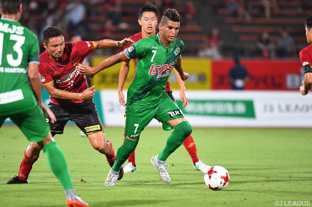 チーム最多3本のシュートを放ったアラン ピニェイロ（東京Ｖ）【明治安田Ｊ２ 第26節 金沢vs東京Ｖ】