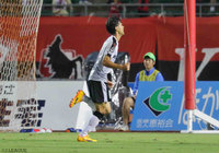 熊本のＪ２アウェイ通算200得点目となる決勝ミドルを決めた八久保 颯（熊本）【明治安田Ｊ２ 第26節 山口vs熊本】