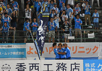 71分に木島 徹也からのボールを左足で決めてリードを広げた高木 和正（讃岐）【明治安田Ｊ２ 第26節 讃岐vs水戸】