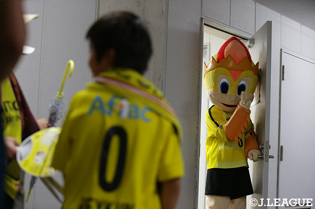 扉を開けるとそこはびっくりレイくんだ【明治安田Ｊ１ 第21節 柏vs鳥栖】