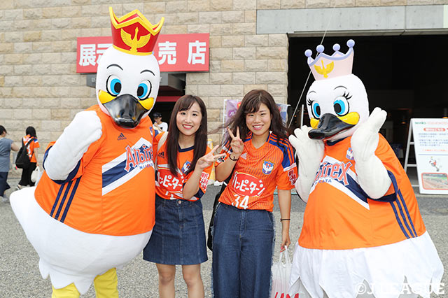 マスコットたちとの撮影は観戦の目的のうちの一つです【明治安田Ｊ１ 第21節 新潟vs川崎Ｆ】