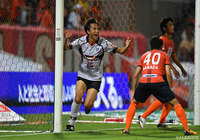 今季リーグ戦初得点となる先制ゴールを決めた前田 遼一（FC東京）【明治安田Ｊ１ 第21節 大宮vsFC東京】