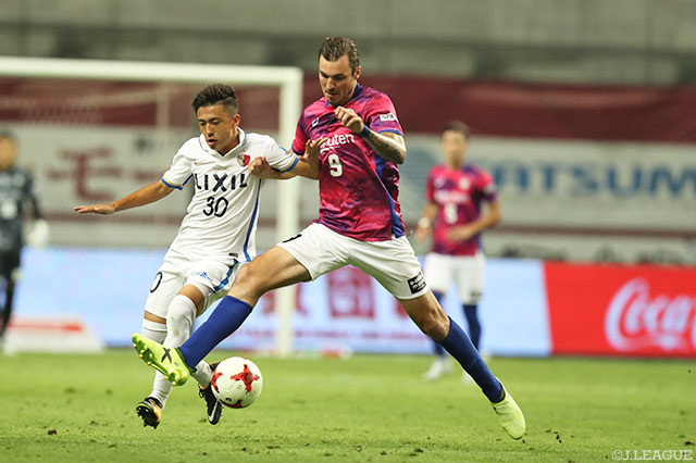 交代出場で加入後初出場を果たしたハーフナー マイク（神戸）【明治安田Ｊ１ 第21節 神戸vs鹿島】