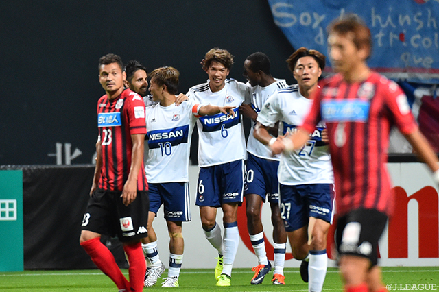 55分に加入後初得点となる先制ヘッドを決めた扇原 貴宏（横浜FM）【明治安田Ｊ１ 第21節 札幌vs横浜FM】