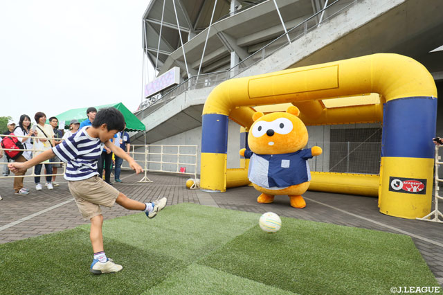 今日は「LAWSON DAY」を開催！ポンタくんとPK対決！【明治安田Ｊ２ 第27節 千葉vs山口】