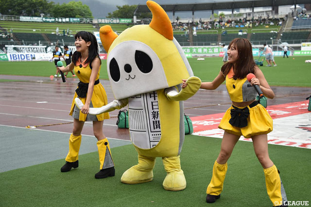 『中日新聞　パンキング隊』のパフォーマンス！【明治安田Ｊ２ 第27節 岐阜vs岡山】