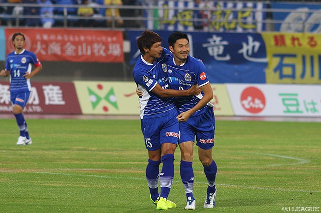 試合開始1分に先制ヘッドを決めた瀬沼 優司（山形）【明治安田Ｊ２ 第27節 山形vs金沢】