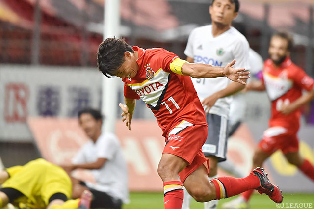 2得点で2試合連続ゴールと本領を発揮した佐藤 寿人（名古屋）【明治安田Ｊ２ 第27節 名古屋vs松本】
