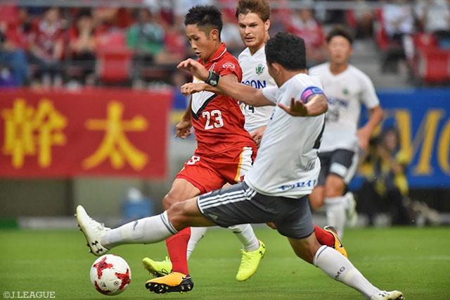 華麗なループシュートでゴールラッシュを締め括った青木 亮太（名古屋）【明治安田Ｊ２ 第27節 名古屋vs松本】