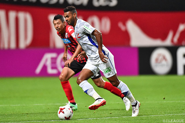 ドリブル突破から同点ゴールの起点となったウイルソン（甲府）【明治安田Ｊ１ 第22節 札幌vs甲府】