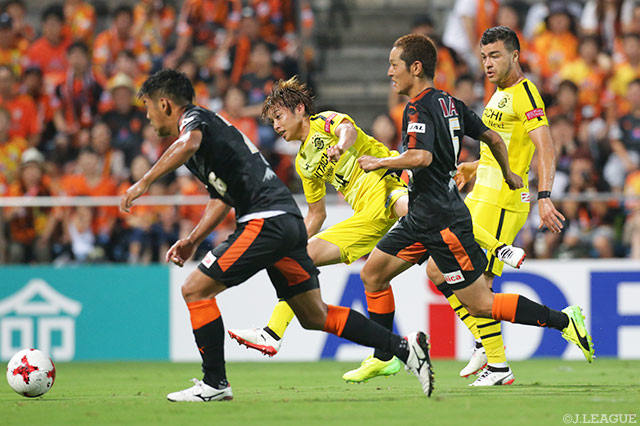 圧巻のドリブル突破から先制点を奪取した伊東 純也（柏）【明治安田Ｊ１ 第22節 清水vs柏】