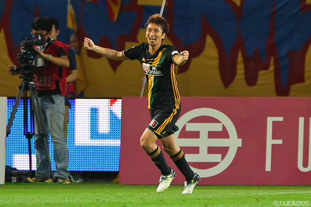 ゴール前のこぼれ球を見逃がさず、決勝点を押し込んだ奥埜 博亮（仙台）【明治安田Ｊ１ 第22節 仙台vs広島】
