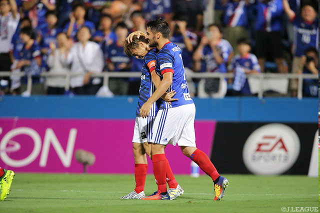 9分にウーゴ ヴィエイラ（右）のゴールで幸先良く先制した横浜FM【明治安田Ｊ１ 第22節 横浜FMvs鳥栖】