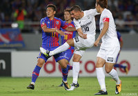 Ｊ１リーグ戦3点目のゴールを狙ったルーカス ポドルスキ（神戸）【明治安田Ｊ１ 第22節 FC東京vs神戸】