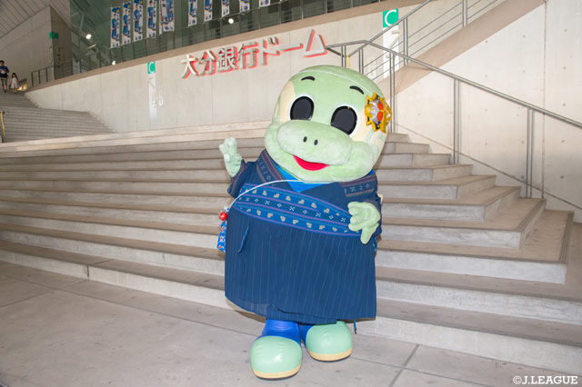 今日は浴衣姿のニータン【明治安田Ｊ２ 第28節 大分vs東京Ｖ】