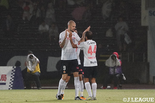 名古屋はすぐさま同点に。シモビッチが決めて試合を振り出しに【明治安田Ｊ２ 第28節 町田vs名古屋】