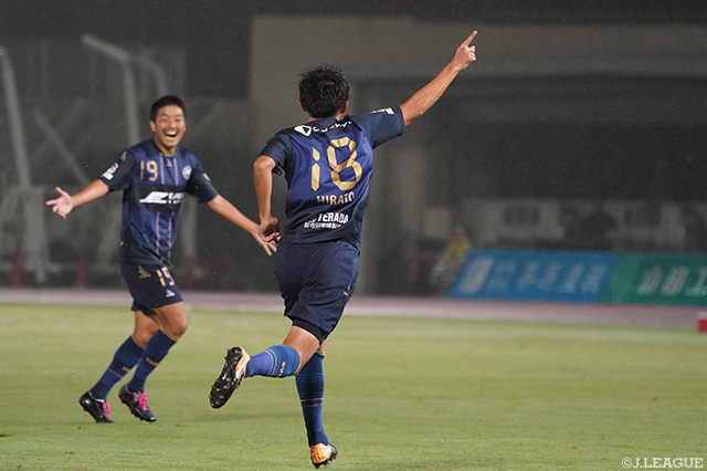 開始５分に右足で先制ゴールを決めた平戸 太貴（町田）【明治安田Ｊ２ 第28節 町田vs名古屋】