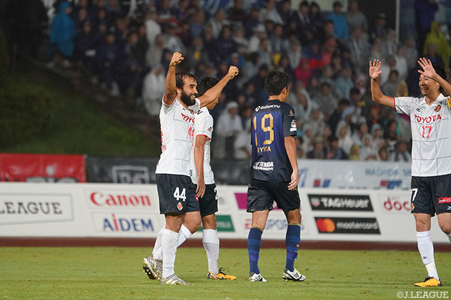 90+3分に激しい打ち合いを制する決勝ゴールを決めたガブリエル シャビエル（名古屋）【明治安田Ｊ２ 第28節 町田vs名古屋】