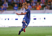 DFながらチーム最多3本のシュートで果敢にゴールを狙った岩下 敬輔（福岡）【明治安田Ｊ２ 第28節 福岡vs長崎】