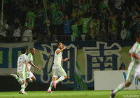 首位湘南はシュート２本に抑えられながらも82分のドラガン ムルジャ（写真）のゴールで千葉に競り勝った【明治安田Ｊ２ 第28節 千葉vs湘南】