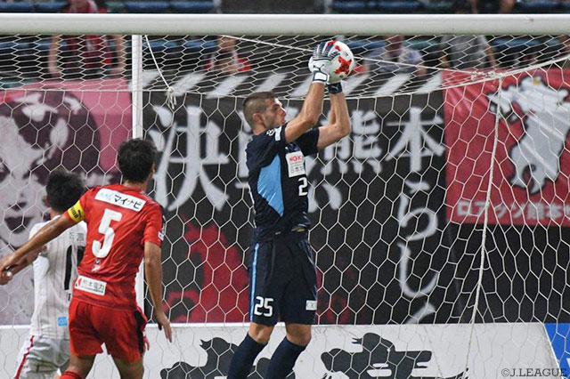 好セーブでゴールを守り抜いたビクトル（岐阜）【明治安田Ｊ２ 第28節 熊本vs岐阜】