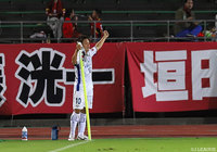 開始４分に右足で先制ゴールを決めた大﨑 淳矢（徳島）【明治安田Ｊ２ 第28節 金沢vs徳島】