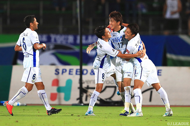 68分にダメ押しとなる２試合連続ゴールを決めた山﨑 凌吾（徳島 #17）【明治安田Ｊ２ 第28節 金沢vs徳島】