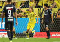 殊勲の決勝点を決め、2試合連続ゴールの伊東 純也（柏）【明治安田Ｊ１ 第23節 Ｇ大阪vs柏】