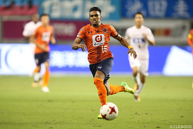 1点を追う58分にピッチに送り出されたマテウス（大宮）【明治安田Ｊ１ 第23節 鳥栖vs大宮】