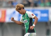 53分、1点差に追い上げるゴールをあげた徳永 裕大（相模原）はガッツポーズ【明治安田Ｊ３ 第19節 相模原vsＣ大23】