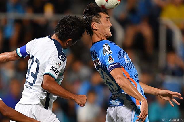 福井 諒司（水戸）とジョン チュングン（横浜FC）の空中戦【明治安田Ｊ２ 第29節 横浜FCvs水戸】