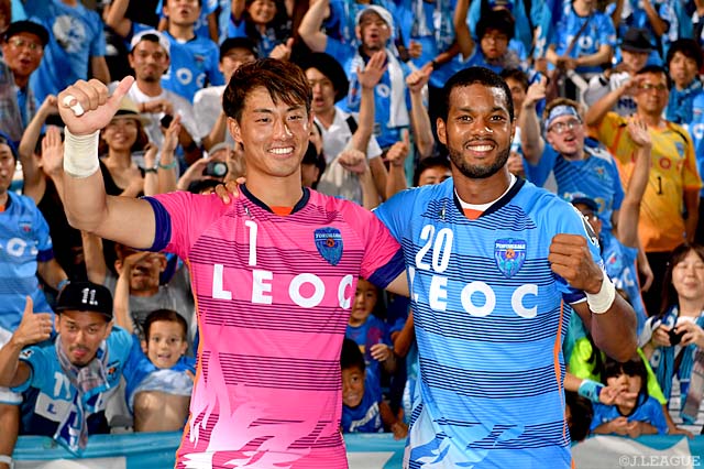 横浜FC勝利の立役者、決勝点のカルフィン ヨン ア ピン（#20）と完封したGK高丘 陽平（#1）【明治安田Ｊ２ 第29節 横浜FCvs水戸】